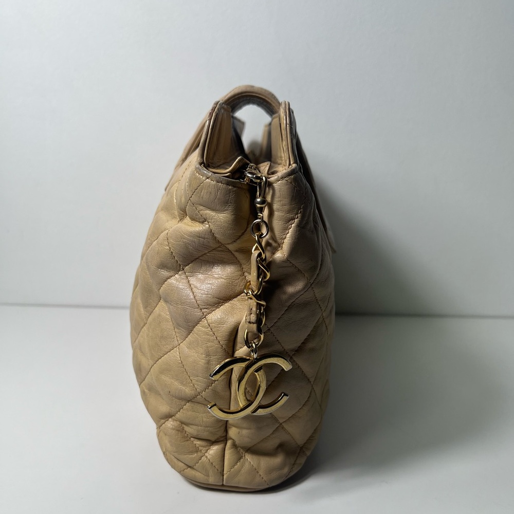 Chanel CC Vintage Beige Quilted Matelasse Charm Chain Link Shoulder Bag Tote - Picture 5 of 14